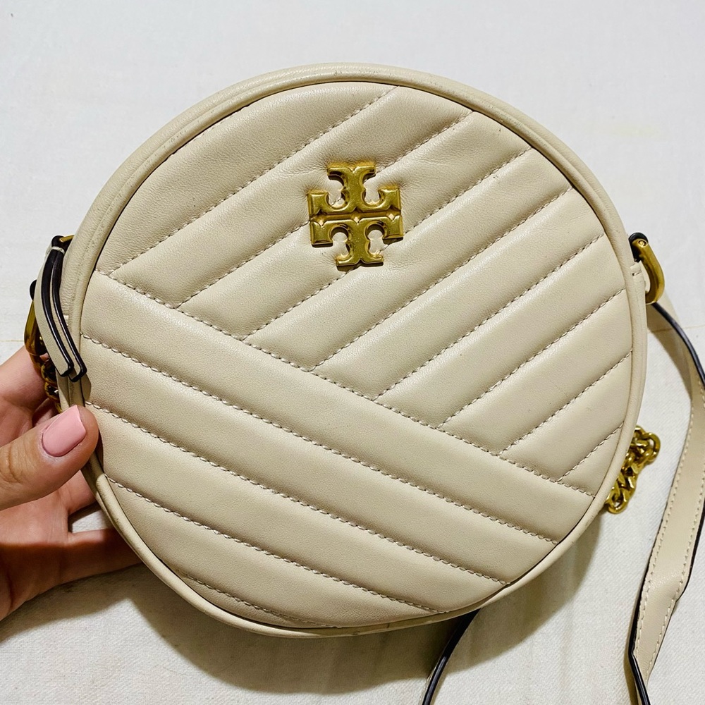 TORY BURCH Kira Chevron Circle Crossbody Bag ✨